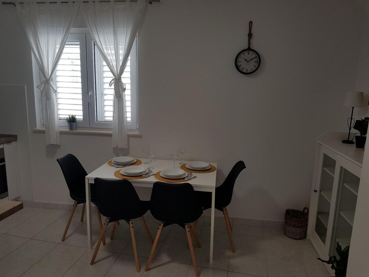 Gaston Apartment *